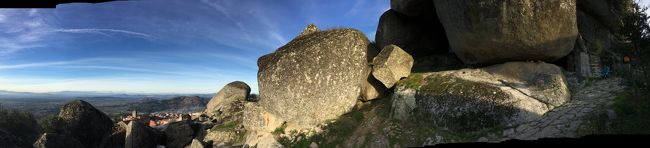 スゴイ～～～<br />写真では見たけど、こんなデッカイ石がこんなたくさんあるなんて<br />