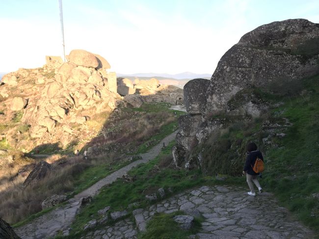 そろそろ下りよか～<br />きなこさん、あまり高いとこはお得意ではなさそう<br />絶対行きた～い、って言うてたやん(笑)<br />私は大満足、こんなすごいとこ見つけてくれたきなこさんに感謝やわ