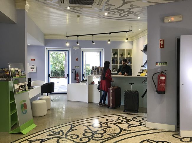 ATM探しウロウロ<br />インフォメーション見っけ<br />きなこさん、キャッシング成功<br />私・・・ダメ～～出来な～い、なんで？<br />そうだ、「キャッシングしない」設定にしてるんだった<br />前回、北欧では現金は全く使わず、全部カードだったのにな～、<br />ポルトガルはカード社会じゃなかった<br /><br />