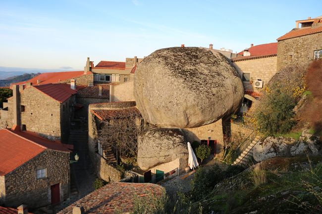 浮いてるみたいやね<br />押したら転がるんちゃうん<br />んなわけないか<br />