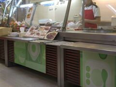 ちょっと食べたりなかったのでビックCまで食糧調達を兼ねてフードコート。