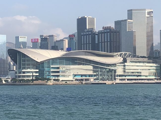 うーん！香港っぽくて、、イイなぁ～～<br /><br /> これまで三回、emさんと いっしょに旅して思ったことは、、、emiさんは、、代案をマッタク想定しないのですね？  予定のプランがダメな時、リカバリーを考えていない！ 語学が得意だから、下調べしないで、聞いて旅するタイプのようです？<br /><br />旅の鉄則は早く出て、早く着く！ だって、アクシデントが、、、あるかもしれないから、、
