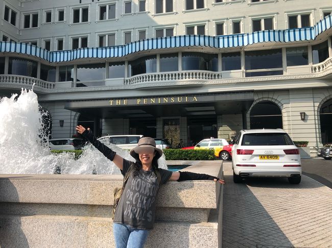 ペニンシュラ前<br /><br />わりと地味なホテル前<br /><br />タイのに比べて、、かなりショボい？ <br />（このカンは当たり、この後、価値観の相違が）