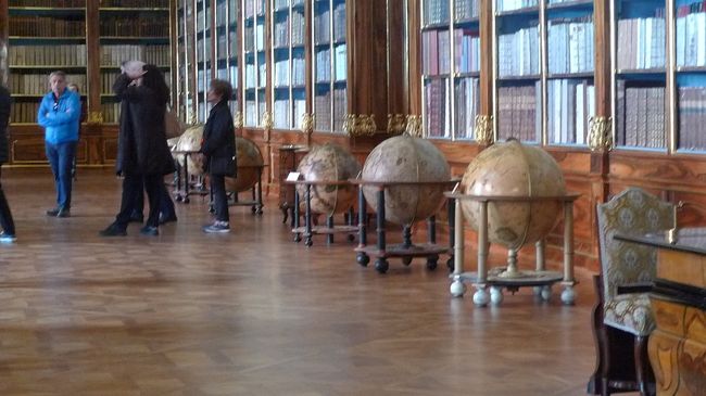 でもツアーじゃないと中に入れませんでした。