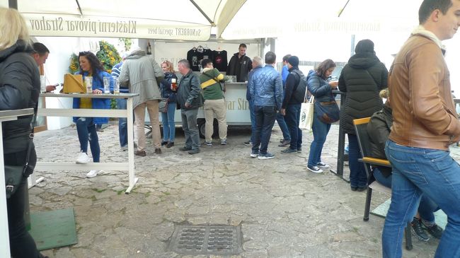 奥では気軽に立ち飲みでも