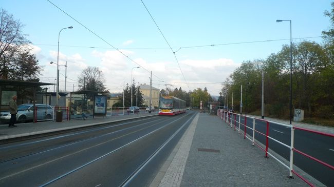 観光トラムが走ってたようですが<br />うまく合わず