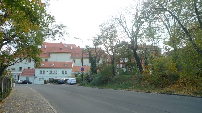 しばらく行くとレストラン