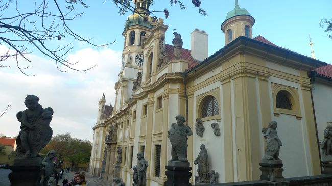 ロレッタ教会へ