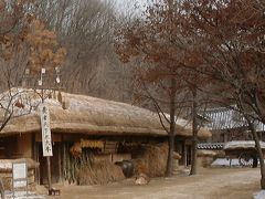 韓国民俗村は古い家屋や生活雑貨、貴族の館など雰囲気ありました。