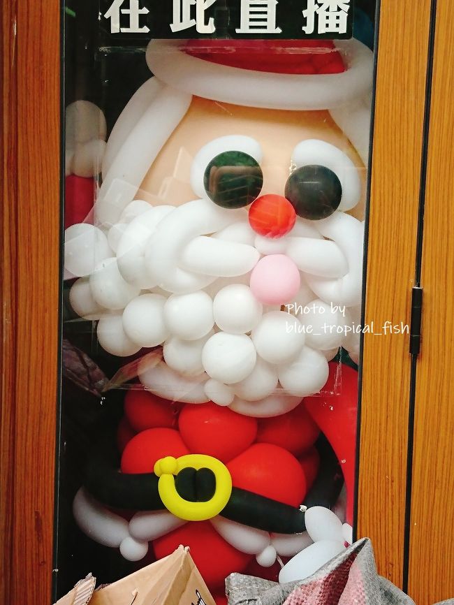 風船で作られたサンタさん。結構な力作ですよね。