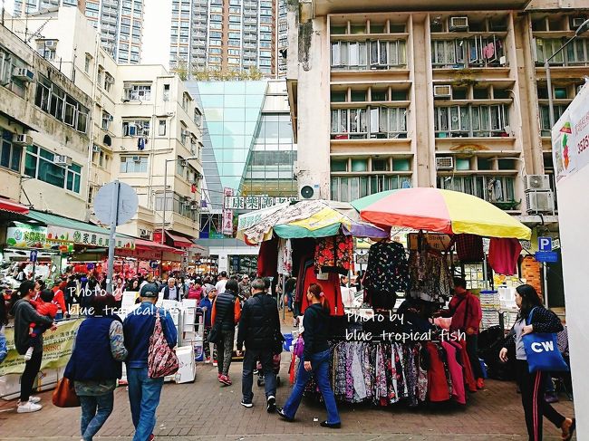 楊屋道街市に近いこのあたり、荃灣で一番活気があります。