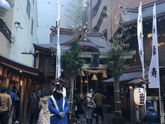 ホテル近くの神社、大行列！！！
なになに？？
２ブロックくらい　ぐるりと大行列。
そんなにすごいのかな～？

あとで調べてみよっと。