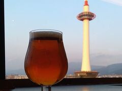 ちょっと時間が余ったので
伊勢丹の９階にあがってクラフトビール。

伊勢丹には眺望の良い店が何軒かありますが
９階の居酒屋さんは値段も手ごろで
京都タワーも清水寺もばっちり見えるナイスビューです。