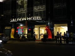 1月25日　ドンユーのサイゴンホテルです。入口に獅子がいて可愛い☆もっと正面からちゃんと写せば良かった。
