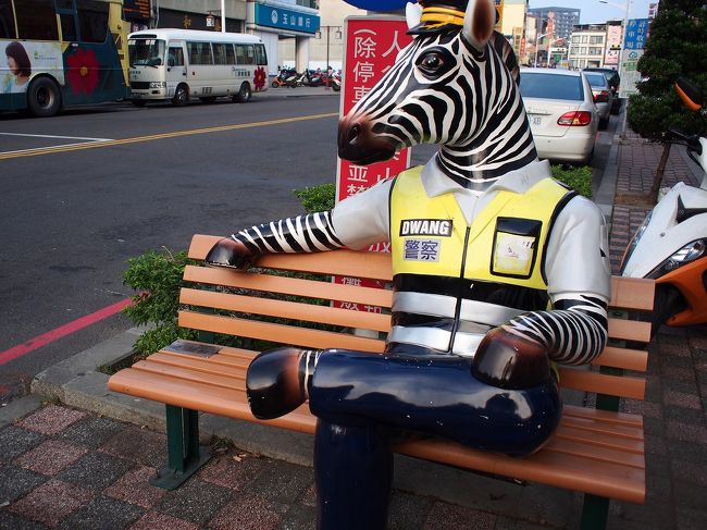 三地門からバスに乗り、屏東に到着です。<br /><br />「隣どう？」<br />って誘われたけど断りました（笑）