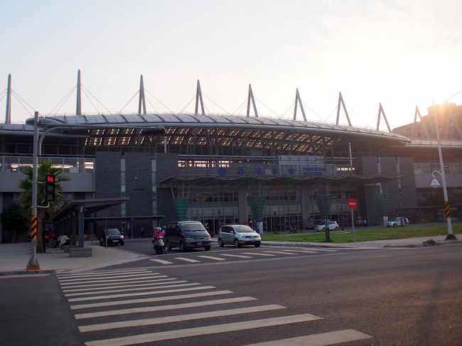 歩いて屏東駅方面へ<br /><br />今夜の宿はどうしよう～