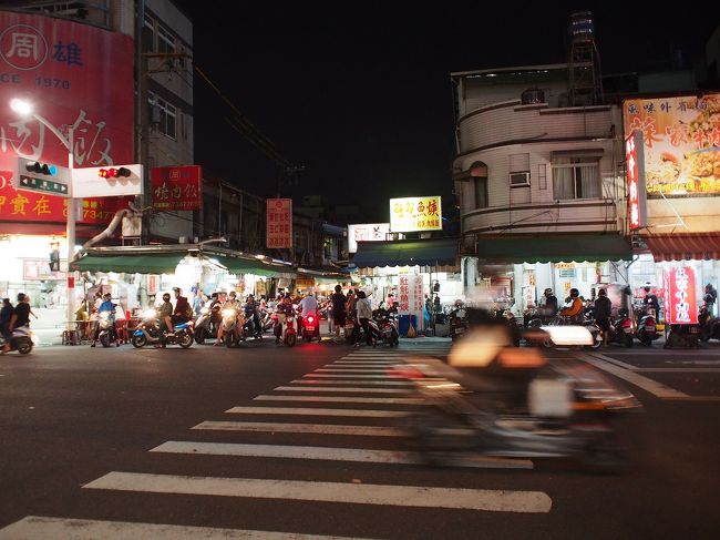 夜ご飯を食べに屏東観光夜市に向かいます。
