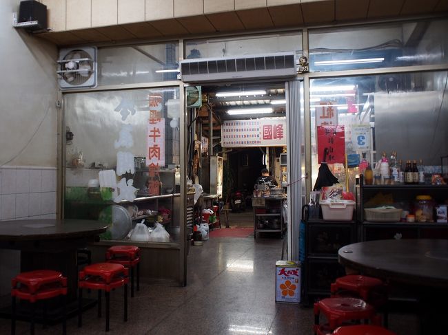 店内の様子<br />平日だからか持ち帰りの人が多かったです。