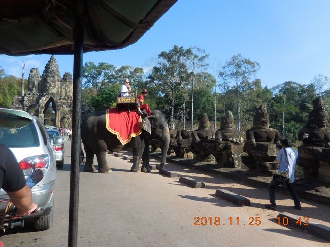 アンコールトムの南大門。象さん見ながら通過。