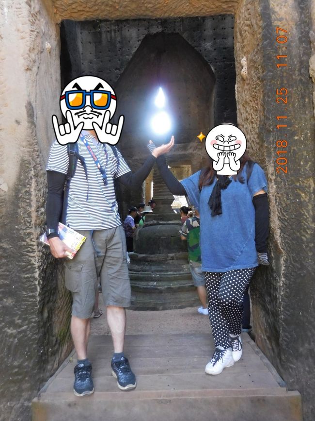 中央付近の祠堂に神秘的な写真が撮れる映えスポットが。近くにいた係員にポーズも教えてもらって撮ってもらったら、なかなかいい感じの写真となりました(*^.^*)