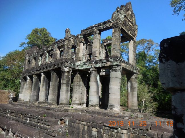 プリアカンで最も有名な建物。ギリシャの神殿を思わせるような円柱の２階建ての建物はここら辺では珍しいそうな。