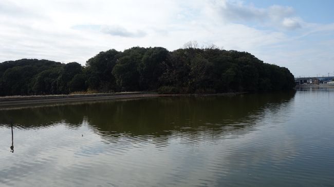 　本論へ・・・<br />　しかし、私も読みづらいと感じていました。第121回目「即位と統治01」でいきなり、読者諸姉諸兄への作者の弁明。から入りました。（写真参考）<br /><br /><br /><br />　一つ、登場人物の名前が覚えられない<br />　二つ、やまと言葉を多く使っている<br />　三つ、詩の引用が多い<br /><br />　雄略天皇参考陵は立派な前方後円墳です。