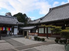 56番瑞境寺。きれいなお寺。お接待でお菓子をもらいました。