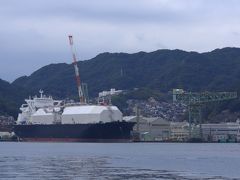 長崎港は三菱造船の港だ。