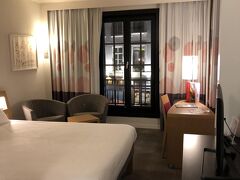 ノボテルブリュッセルオフグランドプレイスにUberで到着(39.86ユーロ)しました。

前回2016年の時は空港からタクシーで45ユーロでした。ブリュッセルの場合はタクシーの値段より少し安いようです。

今回の帰りの空港までのUberは36.96ユーロで前回2016年の時のタクシーが56ユーロでした。

初めてのホテルまでは高齢者にとって石畳をコロコロ行くのは辛いので基本的にタクシーにしています。