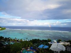 3日目です。
朝起きたら海から虹が生えてました。

写真だとうっすらしか見えないなー