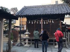 時の鐘の足元をくぐり奥へすすむと
薬師神社が祀られています。

ＴＫにとって 今年も良い一年になりますように。