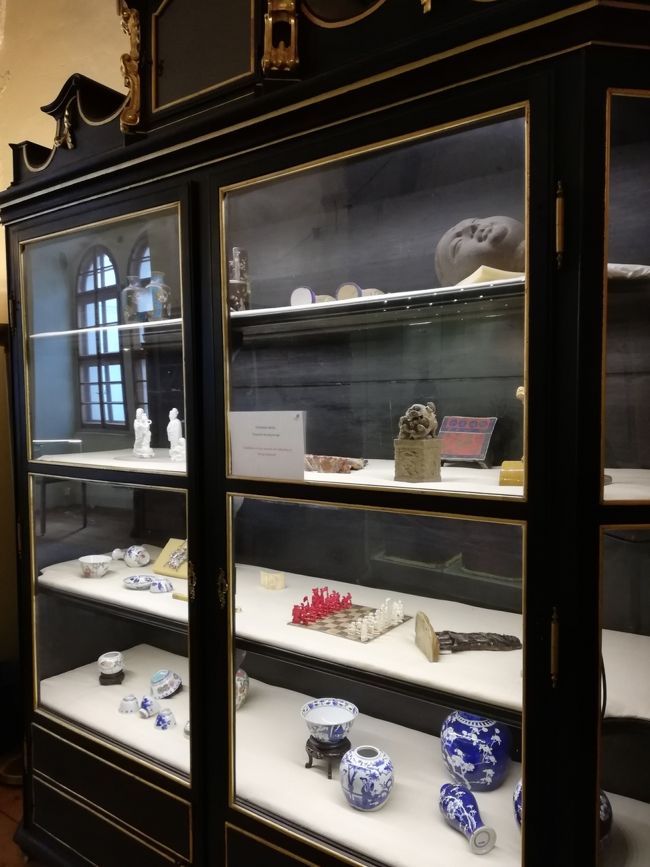 中の展示物色々<br />東洋製品が