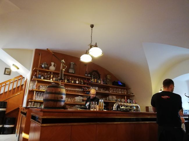 でも休憩も兼ねて中で。<br />番号渡され少し待ちました。