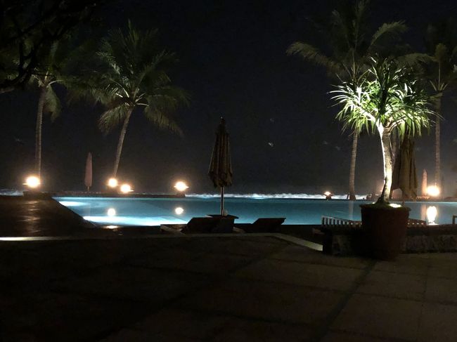 真っ暗ですが<br />照らされたインフィニティプールが綺麗でした