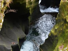 駐車場へ戻る途中、侵食による甌穴のあたりを撮ってみました。