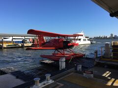 エリザベス・キーのフェリー乗り場附近にやってきました！
なんとこちらには水上飛行機が。