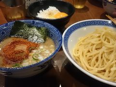 てことで麺や兼虎&#127836;
1時間近く並んでやっとなかへ
辛辛つけ麺 辛さ並で注文
並で唇が痛い(並の英訳crazy)し、汗がダラダラ&#128166;
横の姉さん辛さ最上級「限界突破」で注文&#128562;