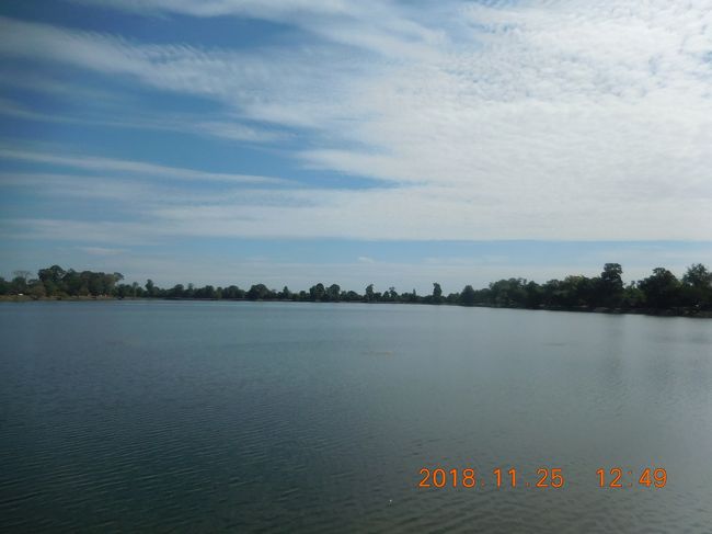 スラスランは広大な人工池。ここでの朝日や夕日観賞も良いみたいです。また来ることがあれば見てみたい。