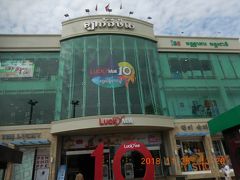 ホテルに戻る前にラッキーモールに立ち寄り。
