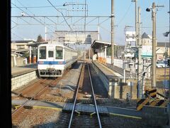 ・野州平川駅
下り列車と行き違います。