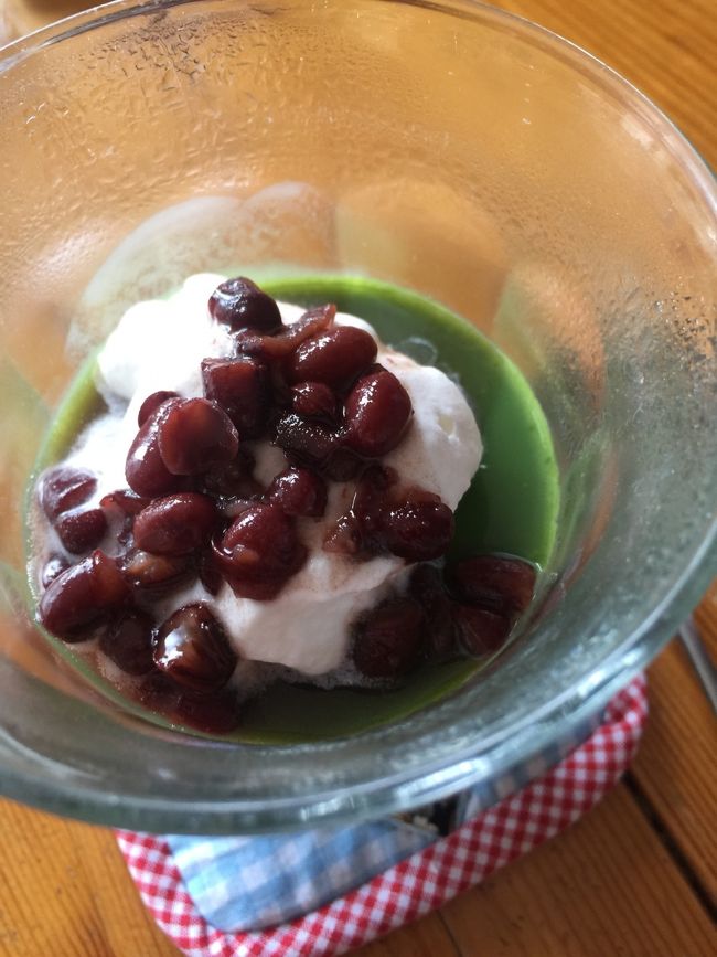 しかも　お手製の抹茶のジェラティン！　抹茶の味が濃くて　ウィップクリームにぜんざいをいれても　負けない