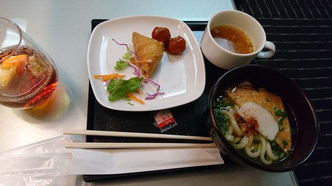 さっぱりした所で食事を頂きます。<br />機内食もたのしみなので、少な目に…<br />