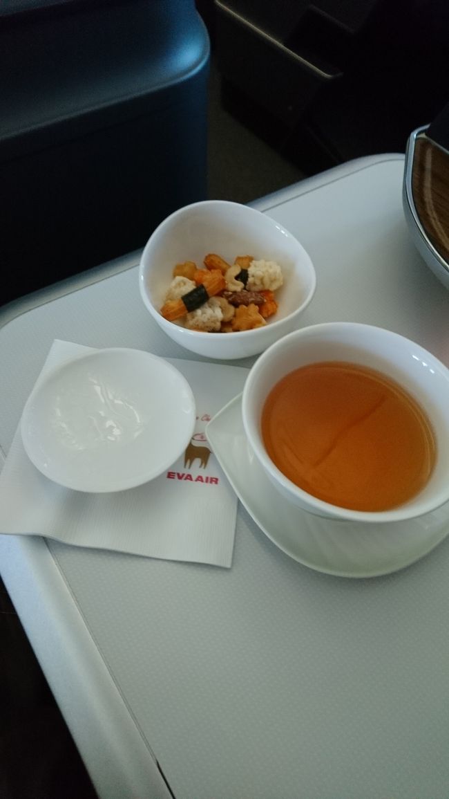 エバー航空の烏龍茶はとても美味しかったです。