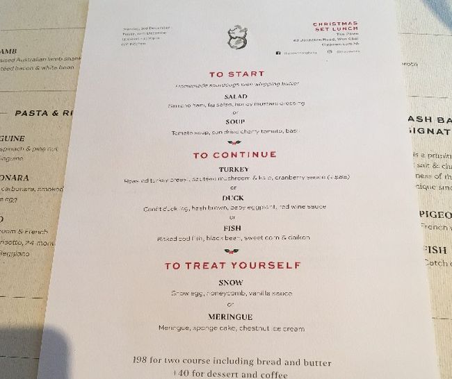 クリスマスセットランチのメニュー<br />サラダかスープ・メインは3品から・デザートは2品から選びます。