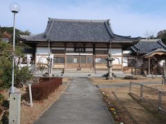 57番報恩寺。お接待でおかしとマッチをいただきました。