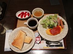 近江多賀亭でモーニングセット（洋定食 700円）を注文。内容はまずまず、コーヒー付での価格は良心的と思います。