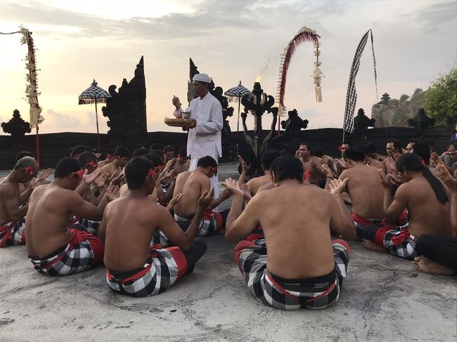 ケチャダンスが始まります