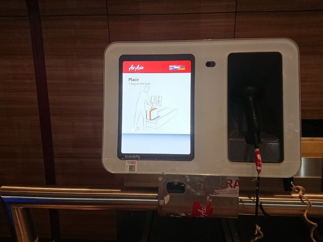 セルフの荷物カウンターもありますが、日本語未対応です。