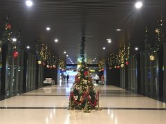 4:45 結局機内で年越しをして(T ^ T)、アンマン空港に到着しました
空港はクリスマス仕様
ロイヤルロルダンのラウンジで、マップのダウンロードや旅行記の確認
トルコ航空のウェッブチェックインは座席指定はできましたが、ボーディングパスは発行できず、先行き暗いです
