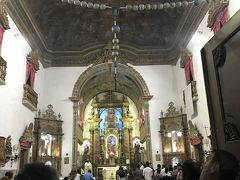 旧市街にあるホザーリオ・ドゥス・プレートス教会は、バイーアの楽器を使ったミサをしています